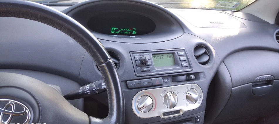 Toyota Yaris cena 6700 przebieg: 138551, rok produkcji 2004 z Poznań małe 37